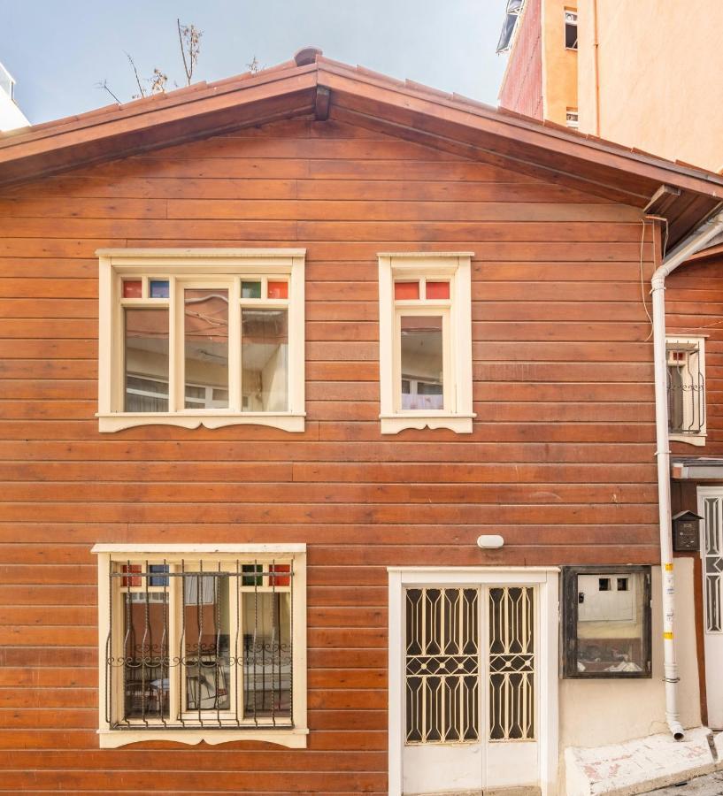 Historical Duplex With Patio In Beyoglu Сasa de vacaciones *